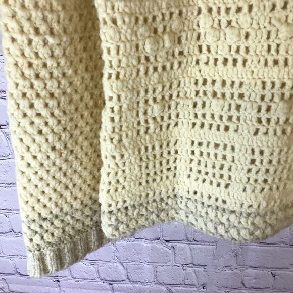 VINTAGE EXPRESS HANDKNIT Cream Gray Crochet Wool Boho Cottage Sweater Size S - Picture 2 of 8
